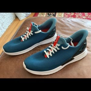 1 pair Kizik Women’s sz 12.5wide.